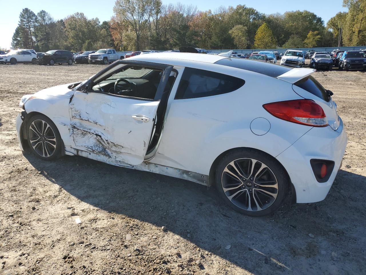 2016 Hyundai Veloster - Image 2
