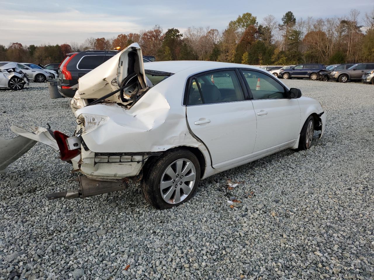 2006 Toyota Avalon - Image 3