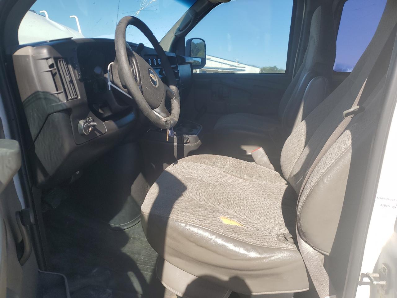 2009 Chevrolet Express - Image 7