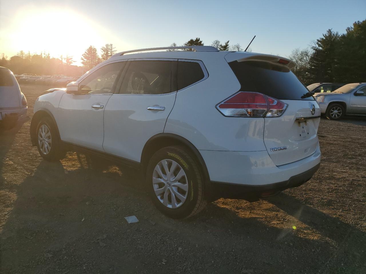 2016 Nissan Rogue - Image 2