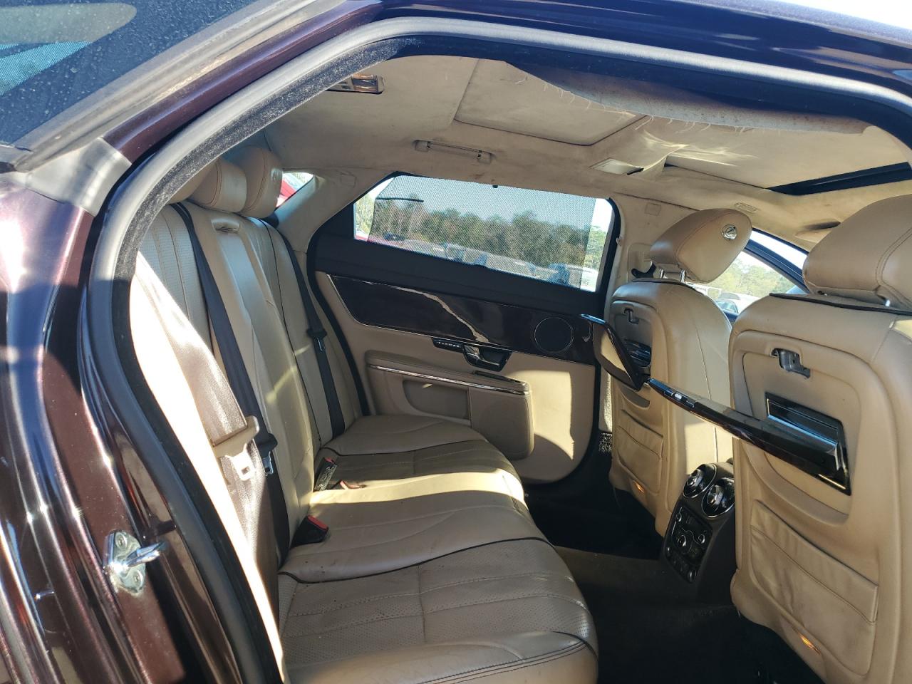 2011 Jaguar XJ - Image 11