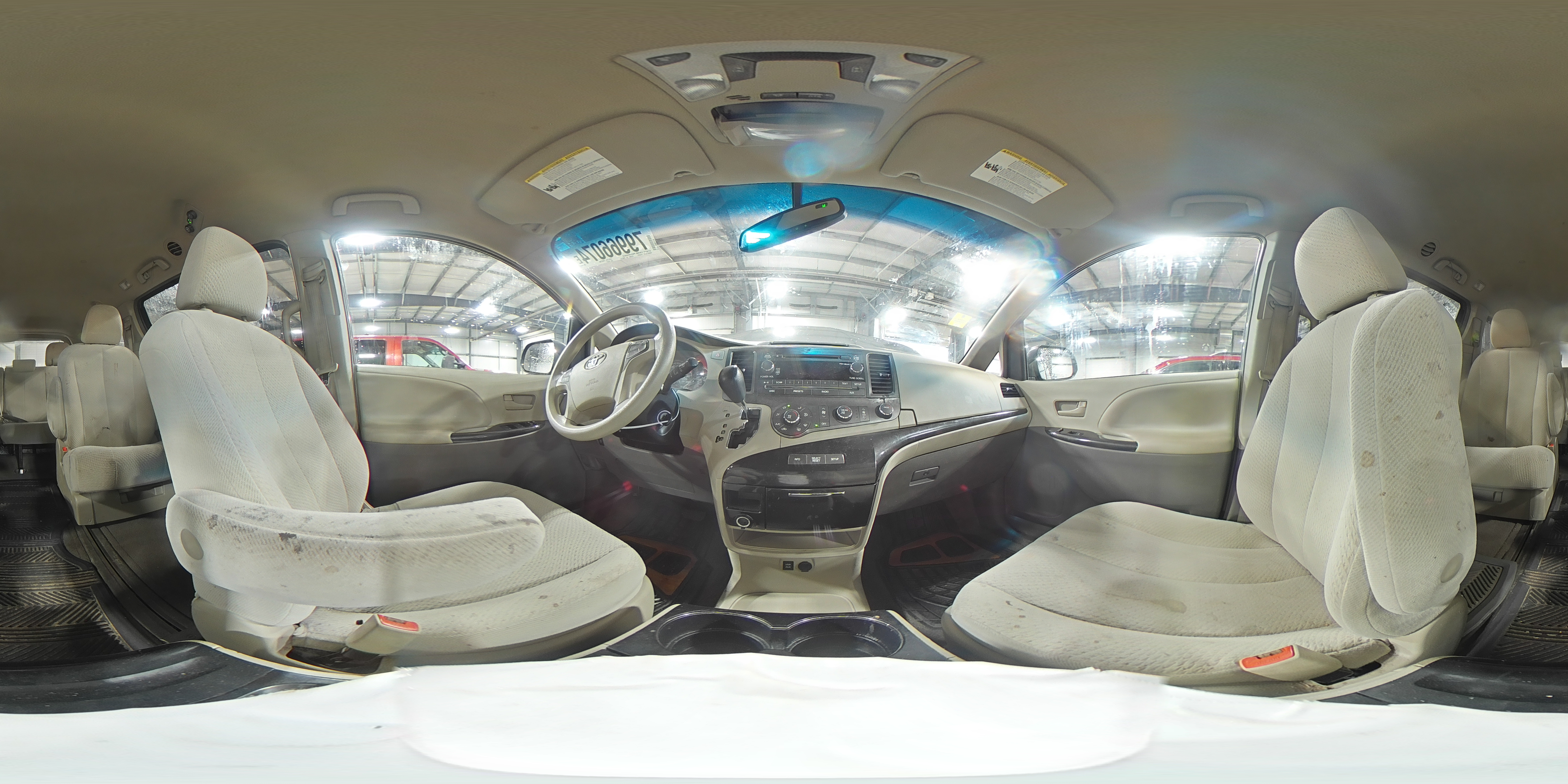 2012 Toyota Sienna - Image 15