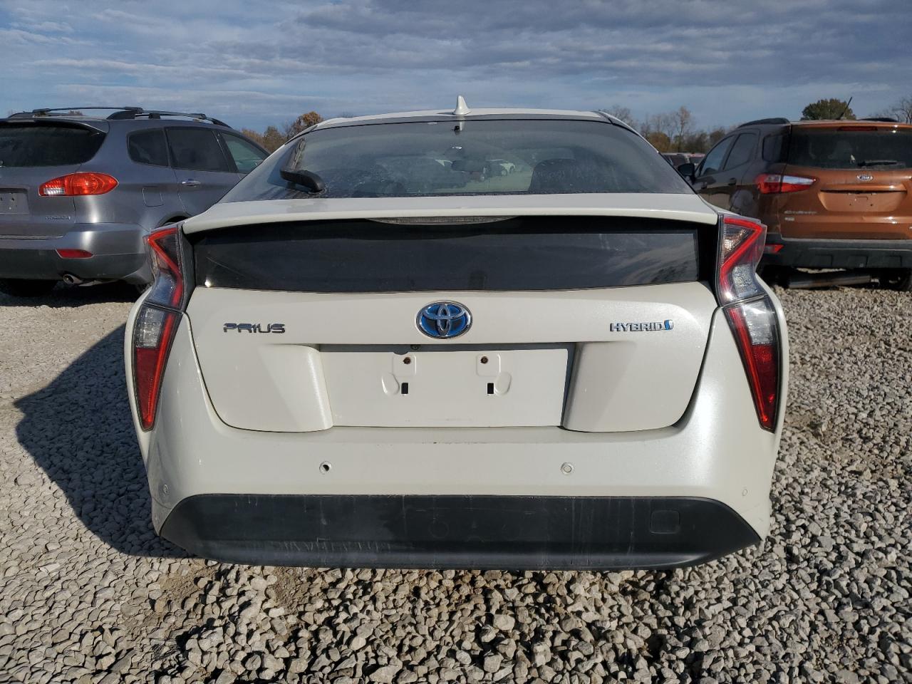 2017 Toyota Prius - Image 6
