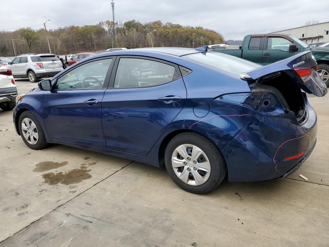 5NPDH4AE9GH724519 2016 HYUNDAI ELANTRA - Image 2