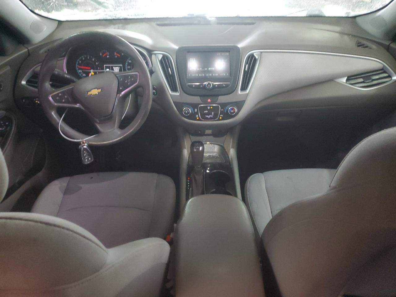 2017 Chevrolet Malibu - Image 8