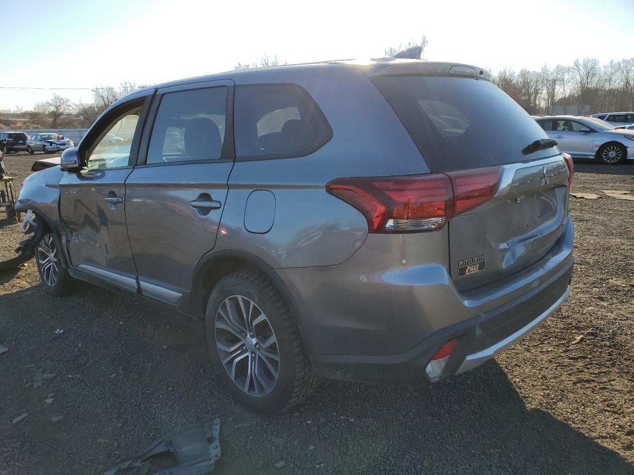 VIN JA4AZ3A34JJ001601 2018 MITSUBISHI OUTLANDER no.2