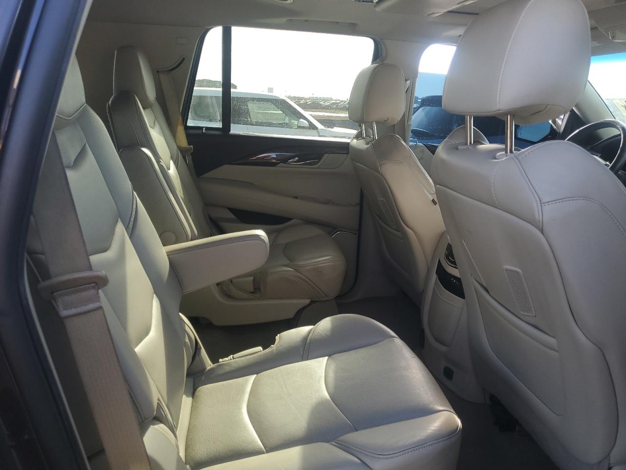 2015 Cadillac Escalade - Image 11