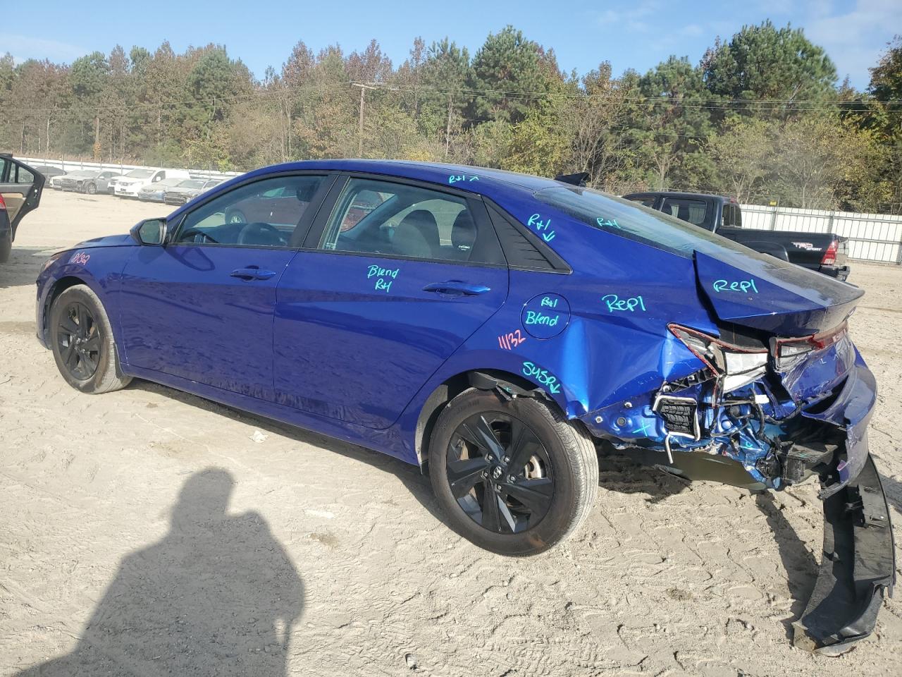 2023 Hyundai Elantra - Image 2