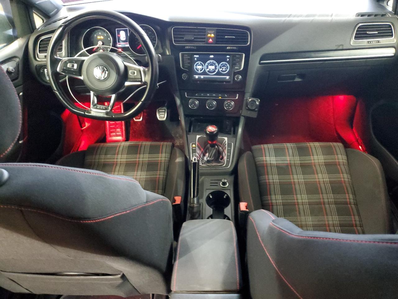 2017 Volkswagen GTI - Image 8