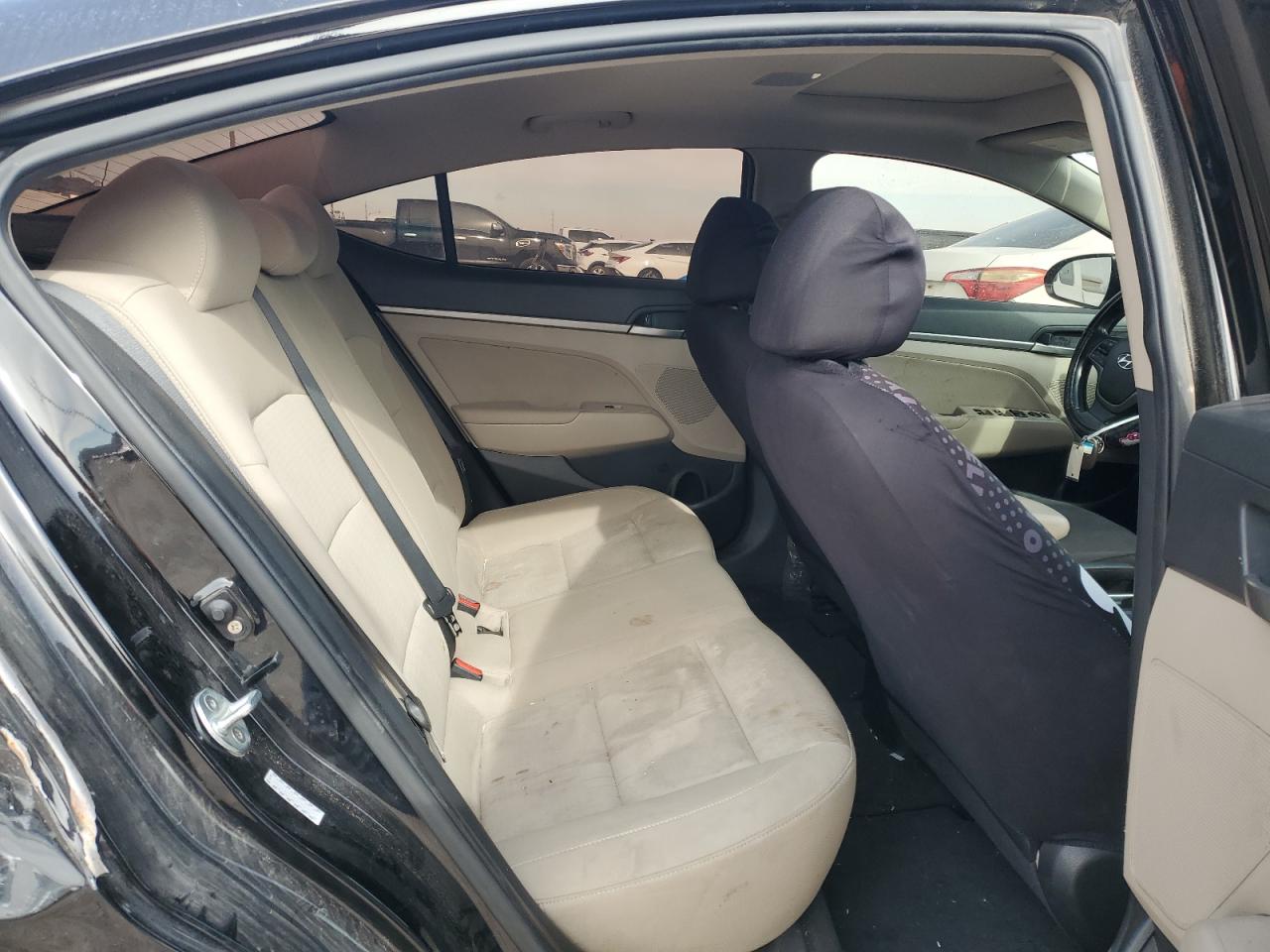 2018 Hyundai Elantra - Image 10