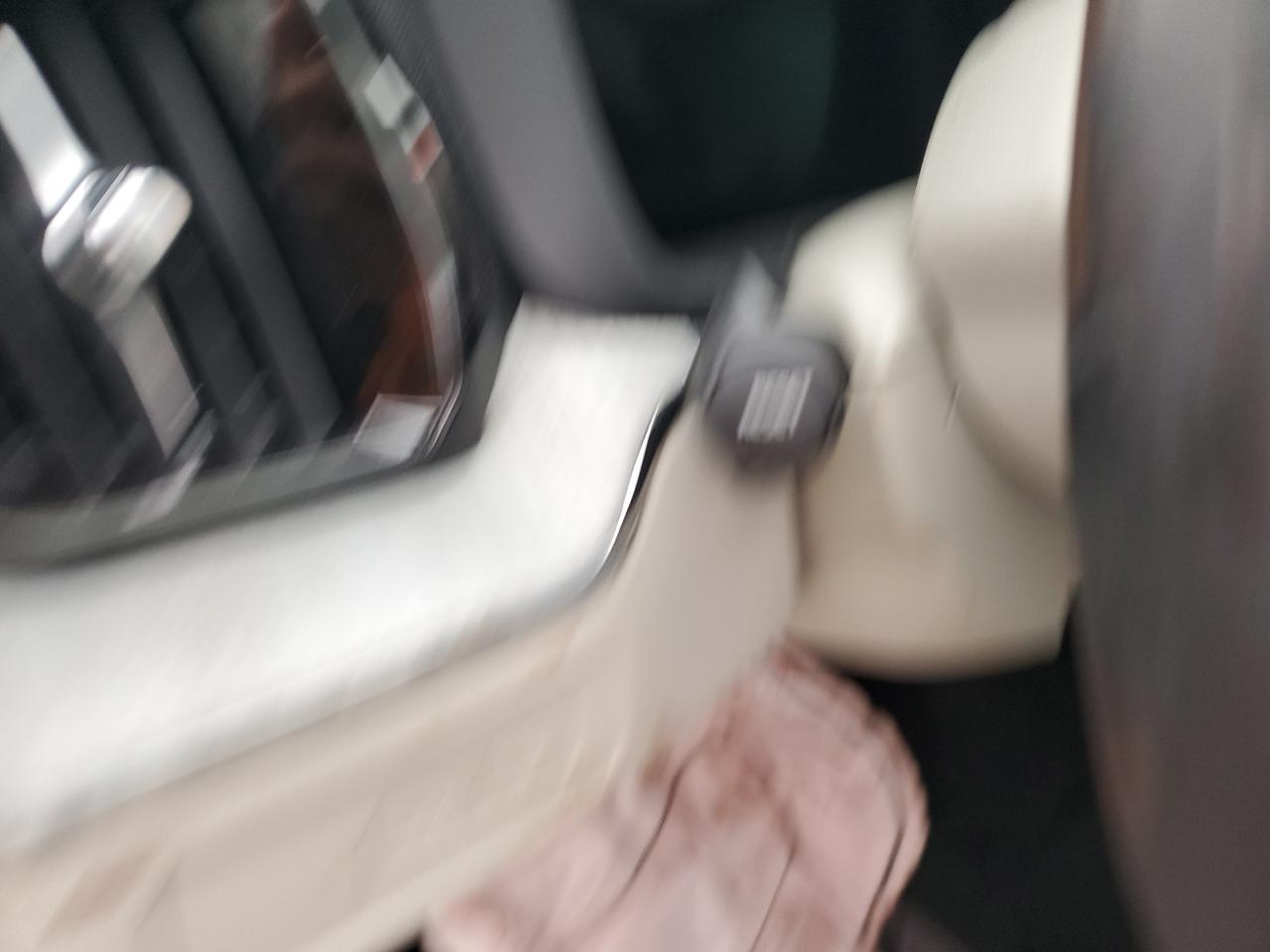 Фото: YV4H60RC0S1026249 - 9