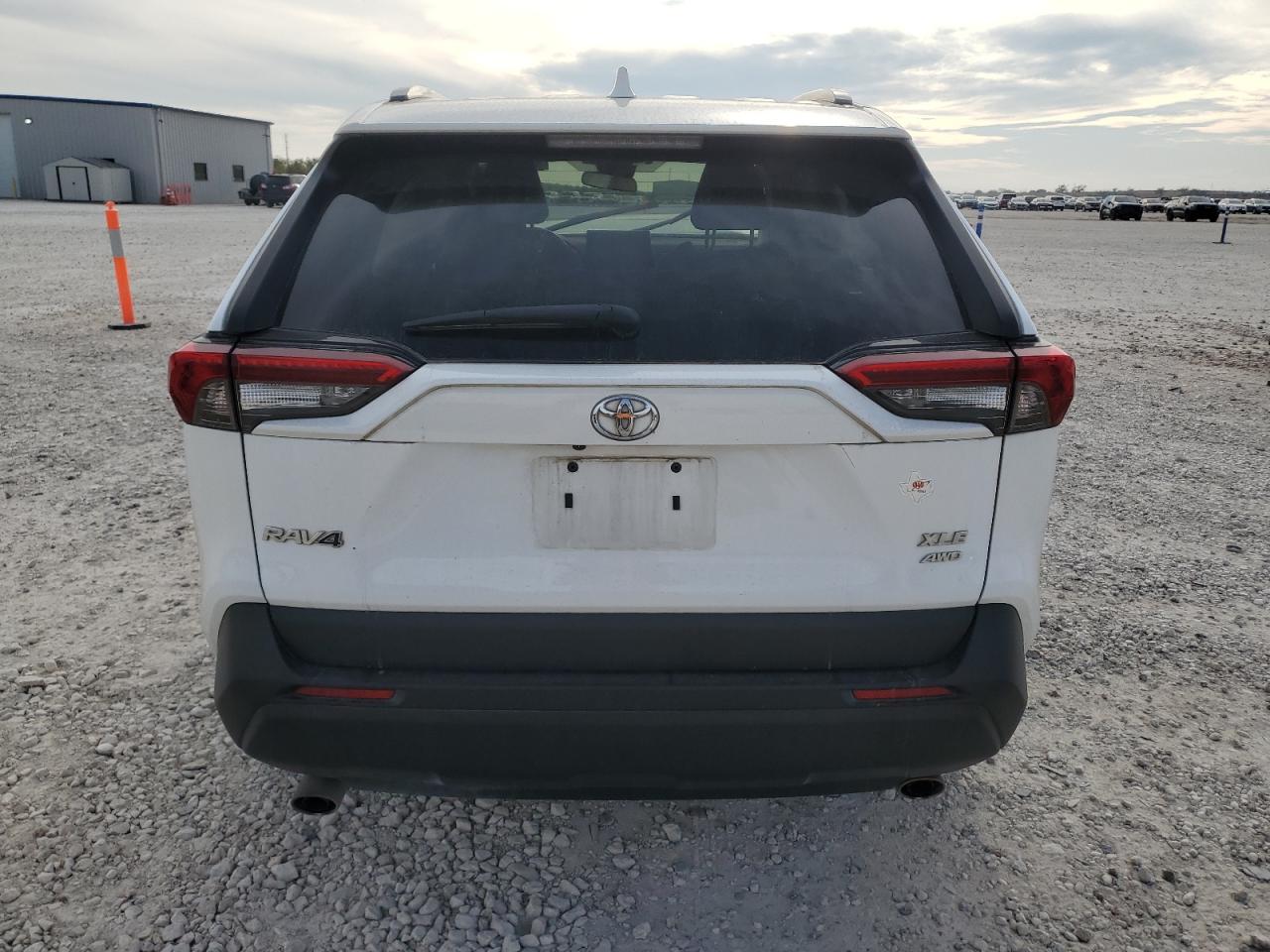 2019 Toyota RAV 4 - Image 6