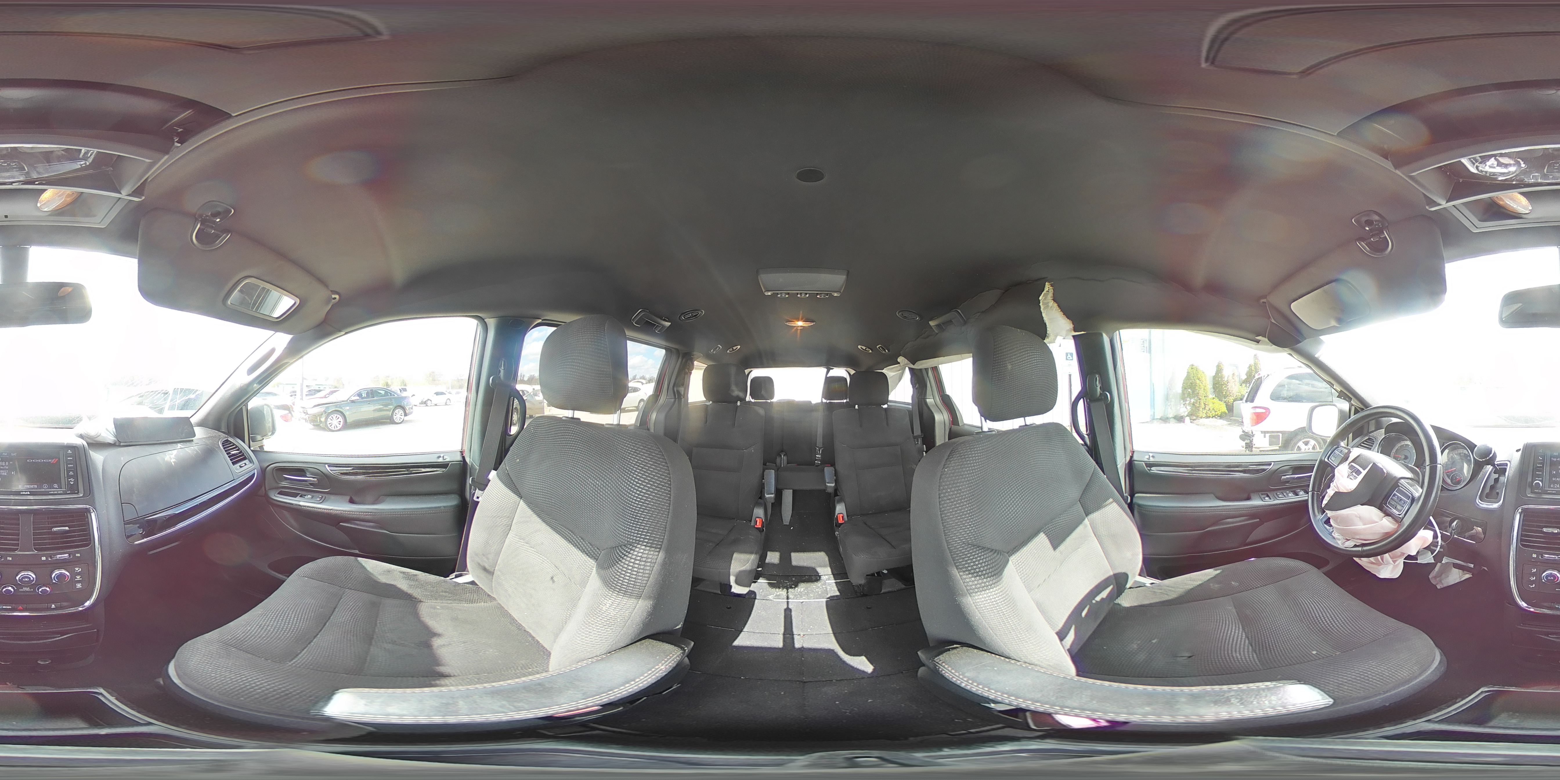 2020 Dodge Caravan - Image 16