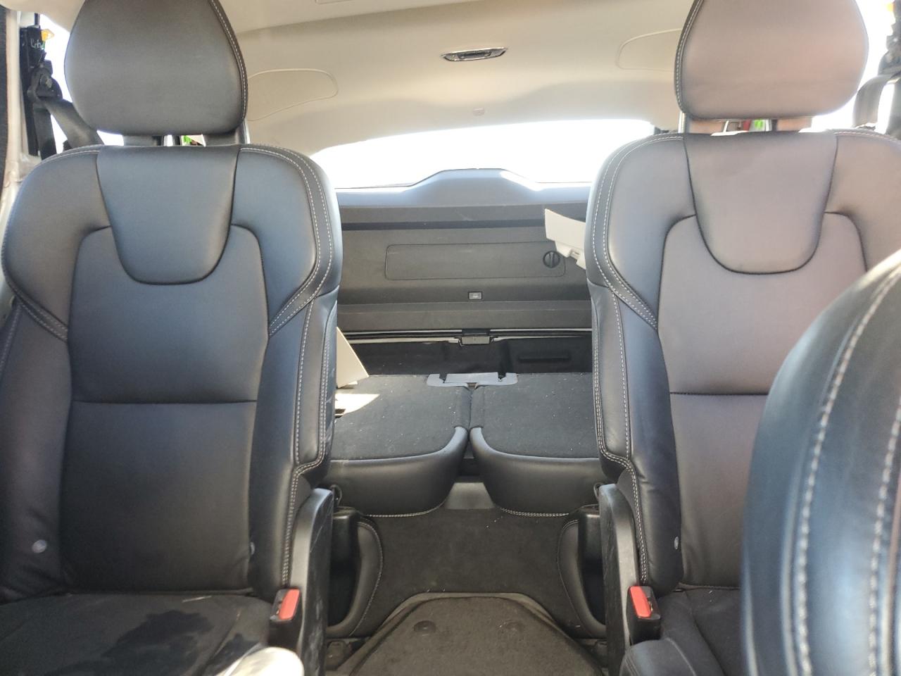 2022 Volvo XC90 - Image 10