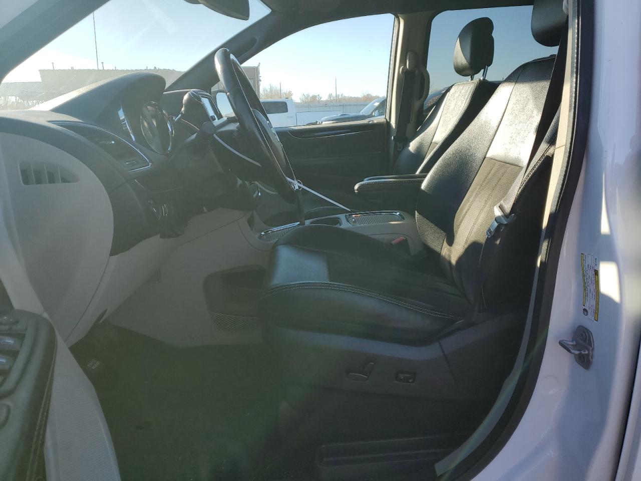 2019 Dodge Caravan - Image 7