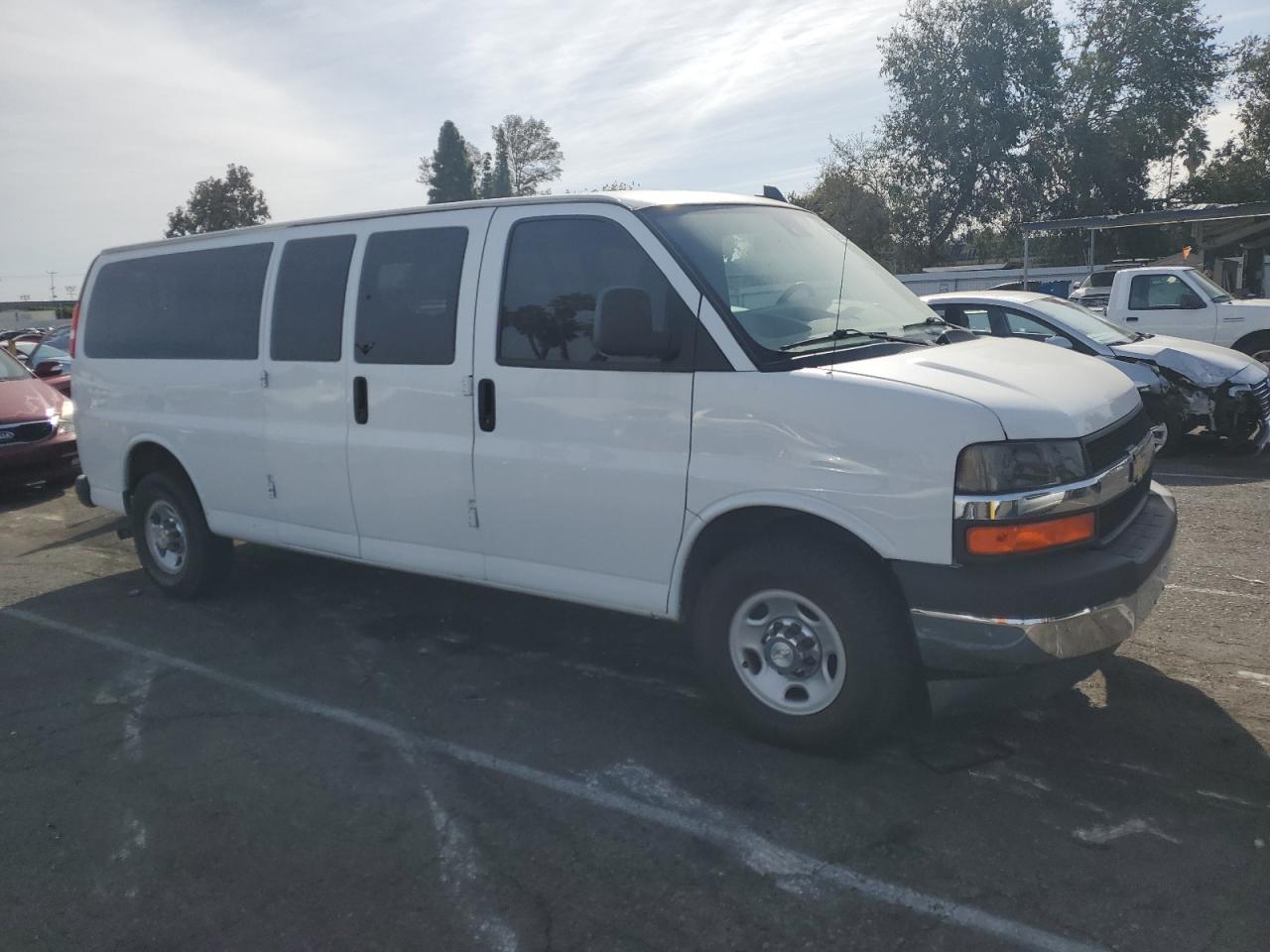 VIN 1GAZGPFG4K1217251 2019 CHEVROLET EXPRESS no.4