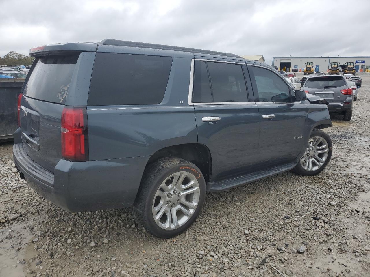 VIN 1GNSKBKC9KR307615 2019 CHEVROLET TAHOE no.3