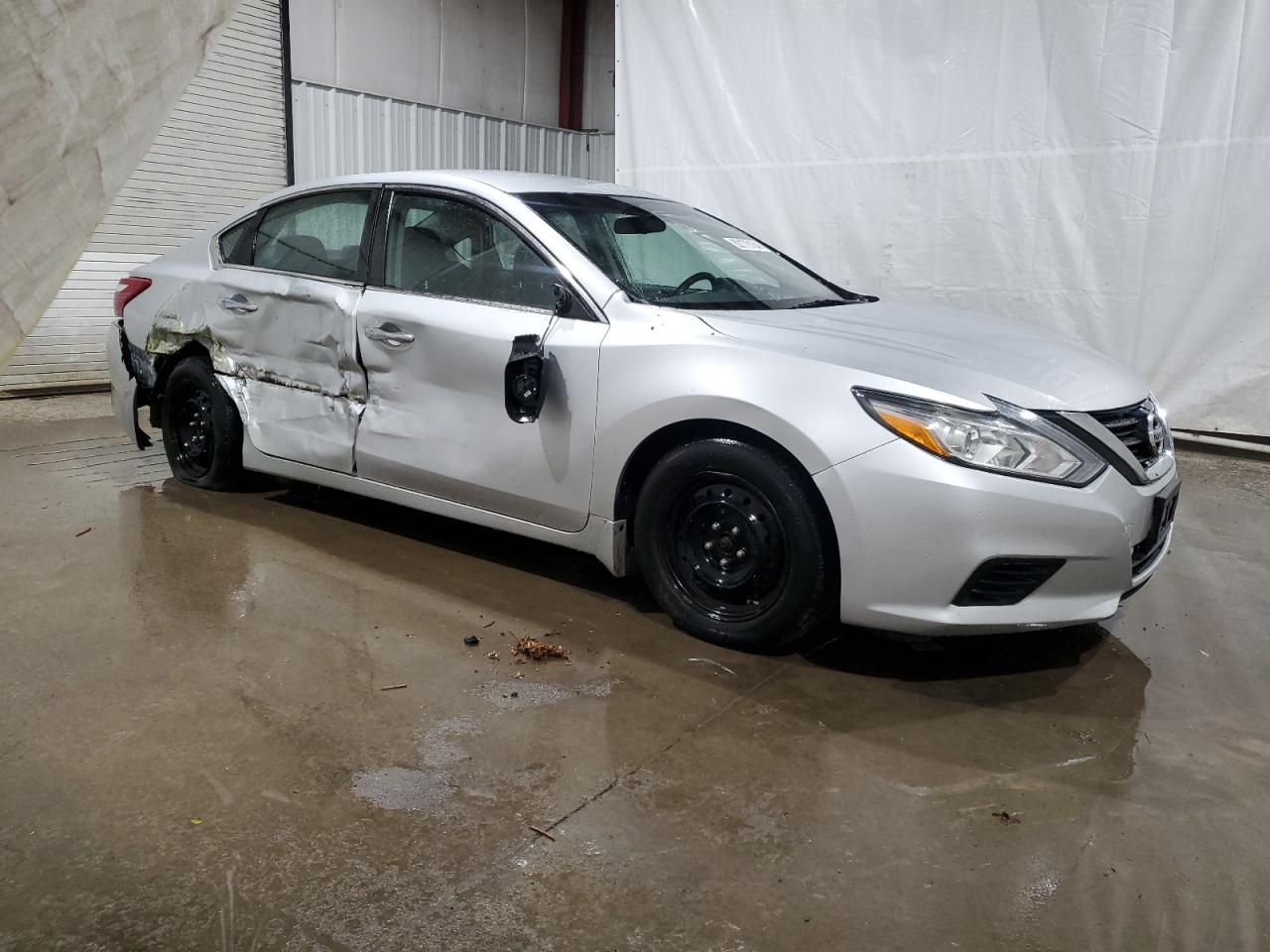 2017 Nissan Altima - Image 4