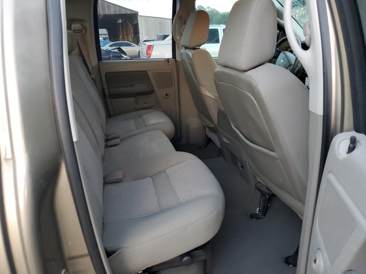 2007 Dodge RAM - Image 11