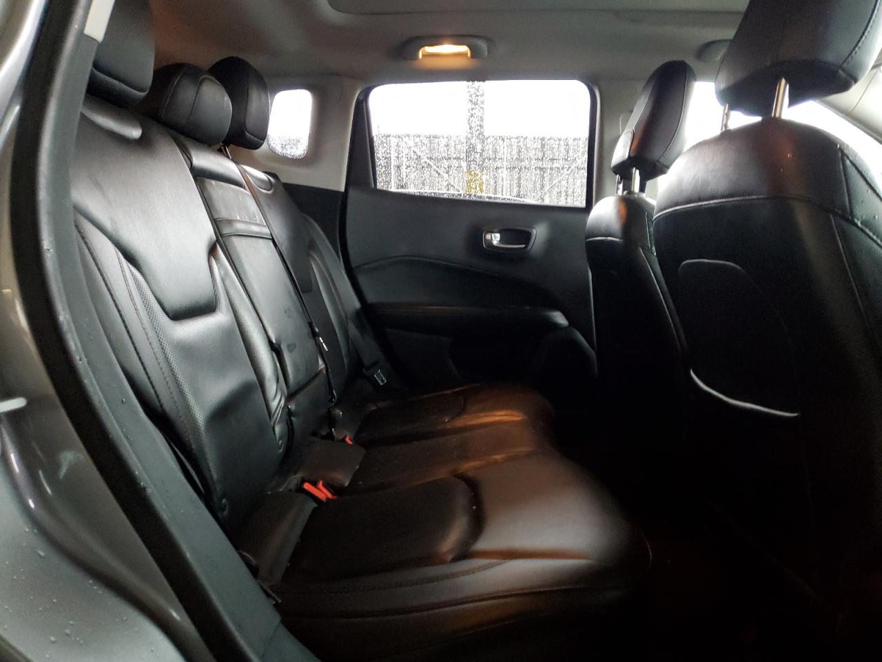 2018 Jeep Compass - Image 11
