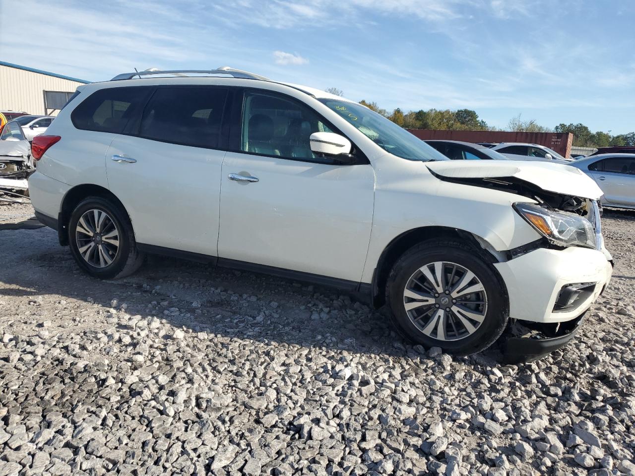 2017 Nissan Pathfinder - Image 4