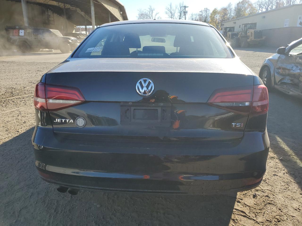2017 Volkswagen Jetta - Image 6