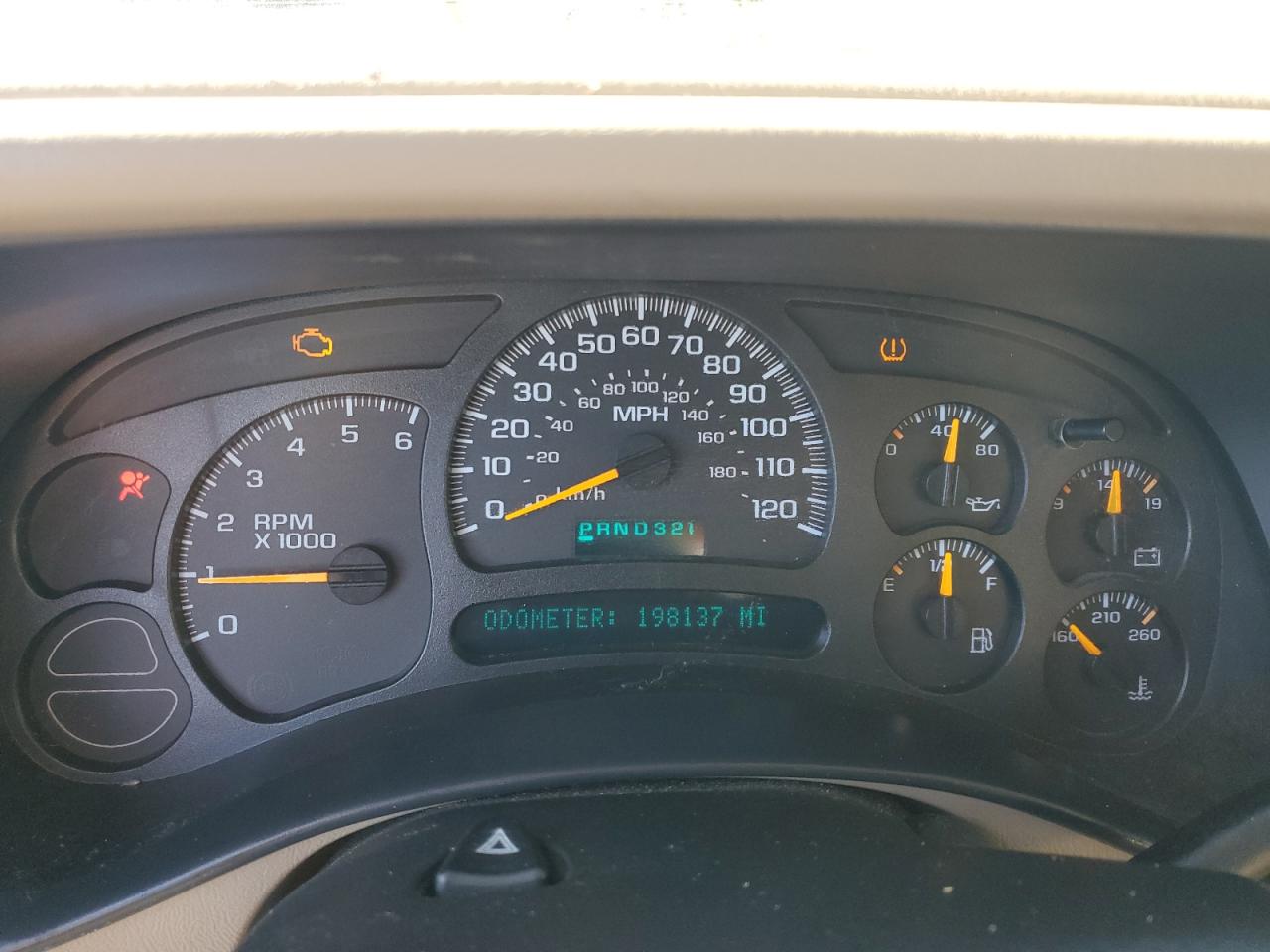 2005 GMC Yukon - Image 9