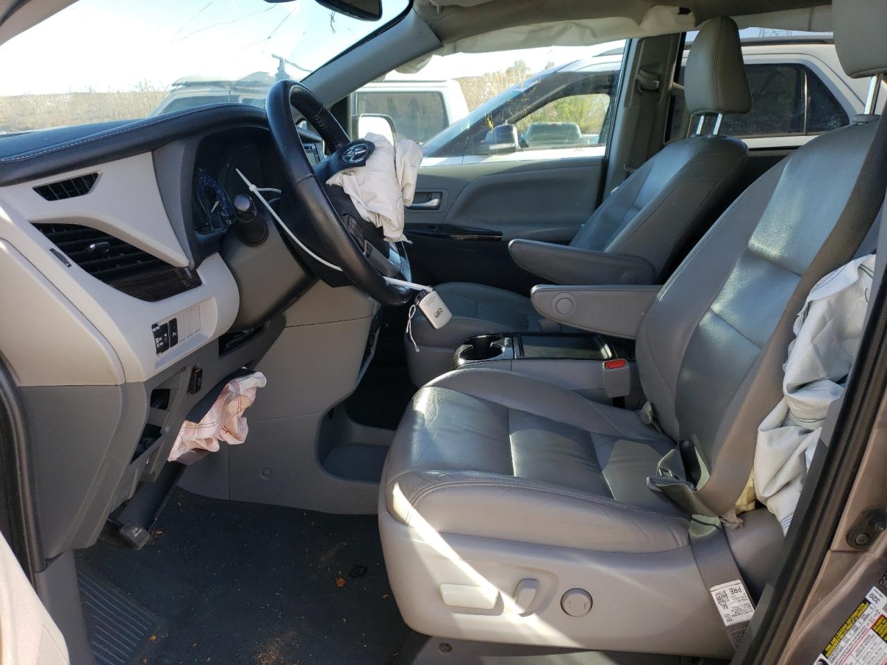 2020 Toyota Sienna - Image 7