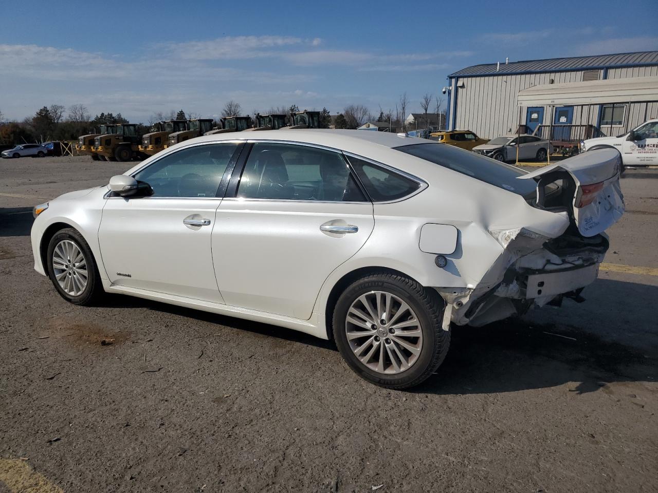 2015 Toyota Avalon - Image 2