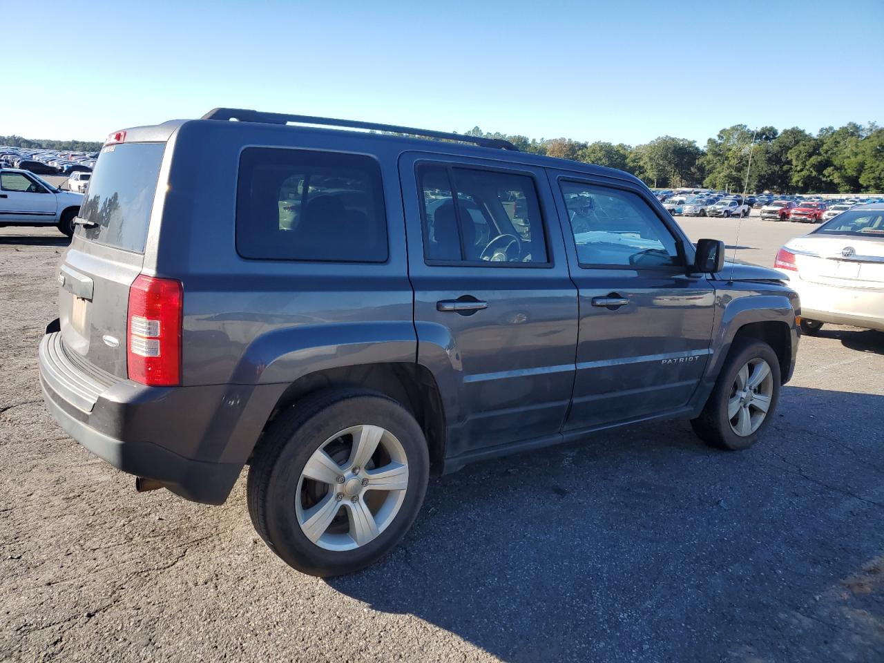 VIN 1C4NJPFB0HD183327 2017 JEEP PATRIOT no.3