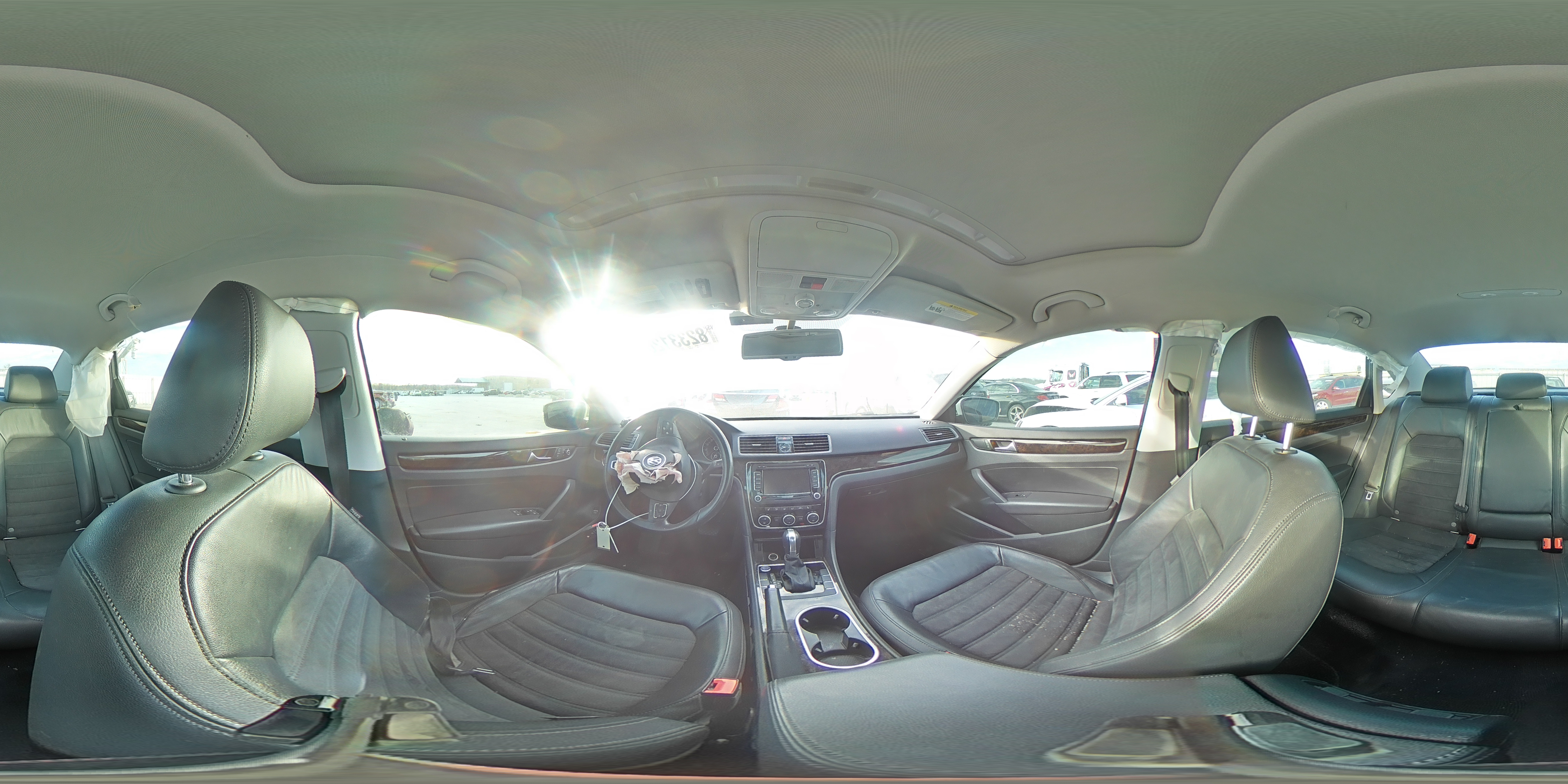 2014 Volkswagen Passat - Image 12
