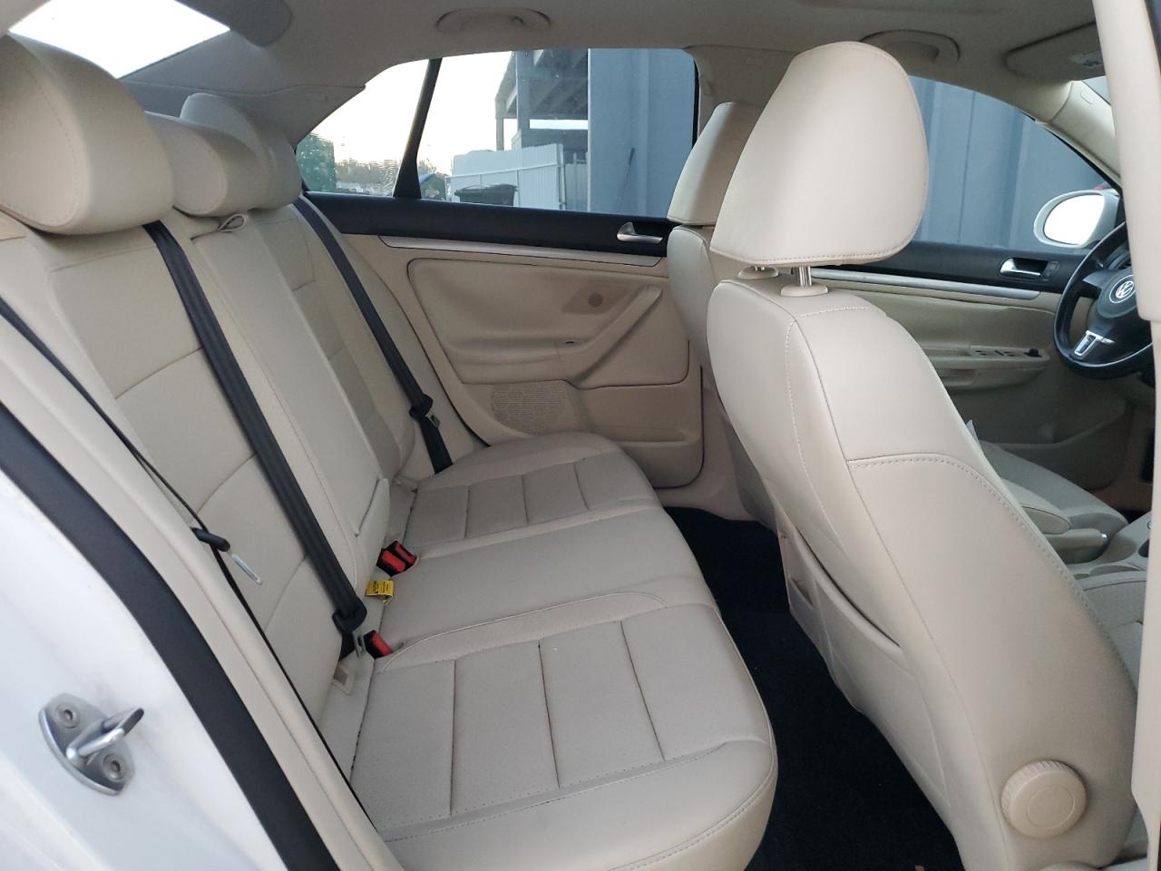 2010 Volkswagen Jetta - Image 10