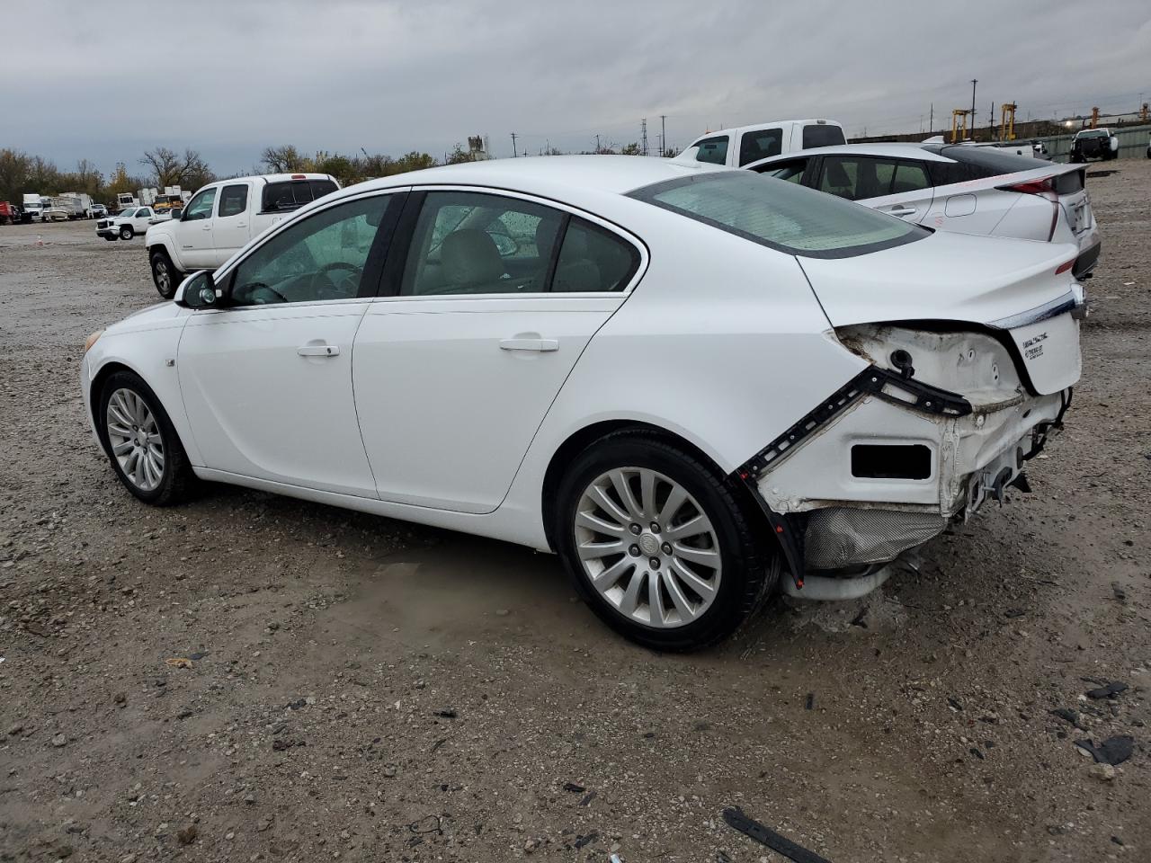 2011 Buick Regal - Image 2