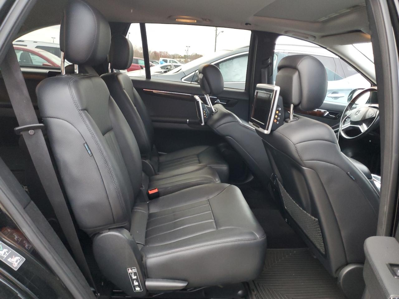 2022 Cadillac Escalade - Image 11