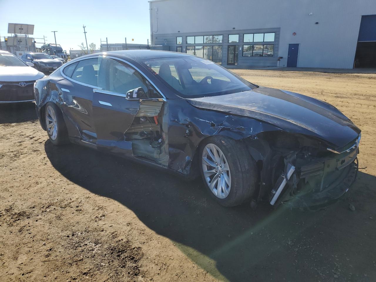 VIN 5YJSA1E24JF285651 2018 TESLA MODEL S no.4