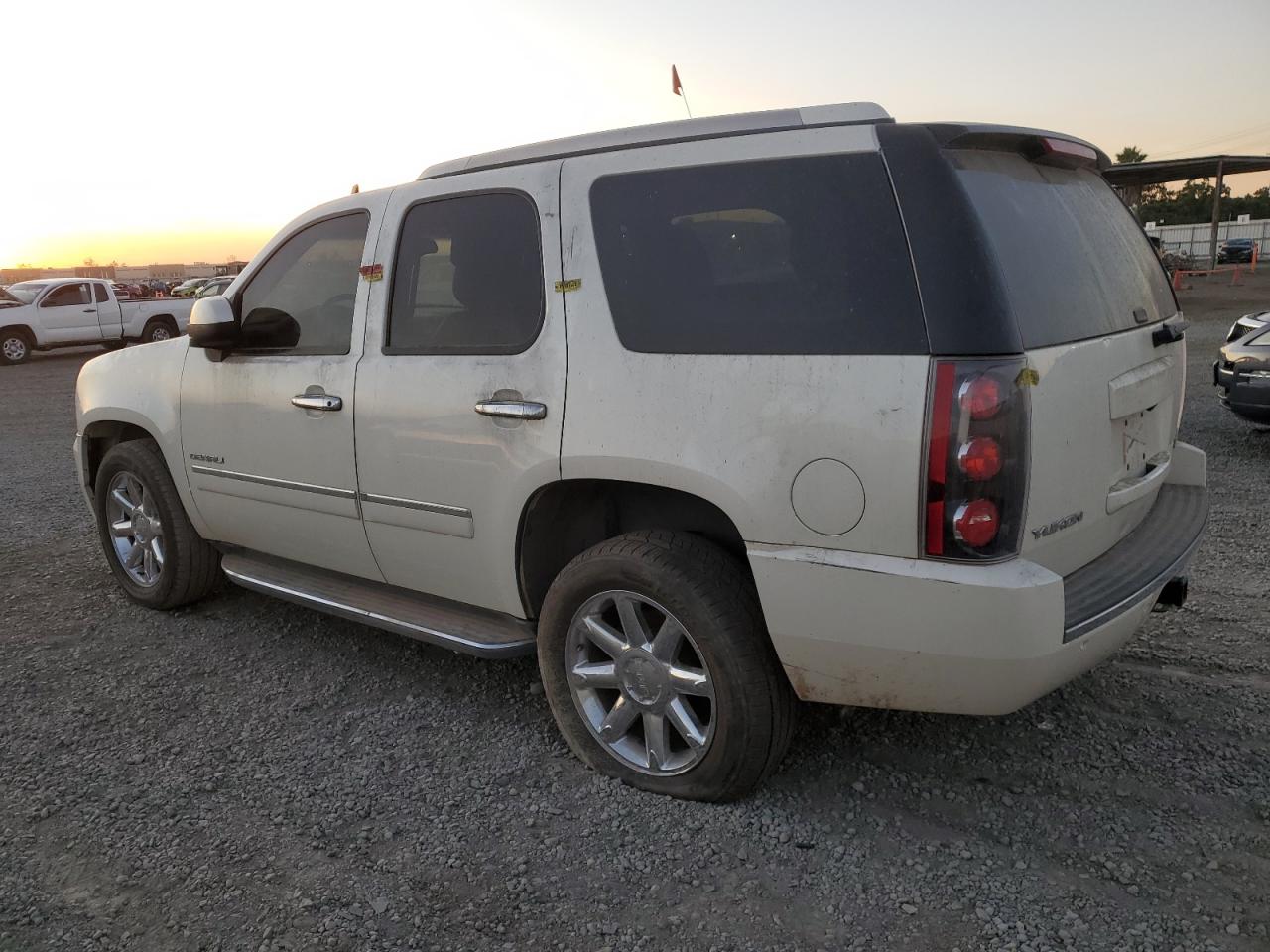 VIN 1GKS1EEF7ER180648 2014 GMC YUKON no.2