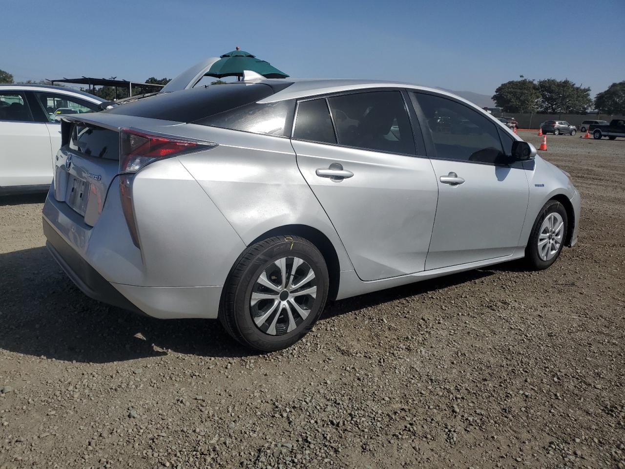 VIN JTDKARFU8H3035979 2017 TOYOTA PRIUS no.3