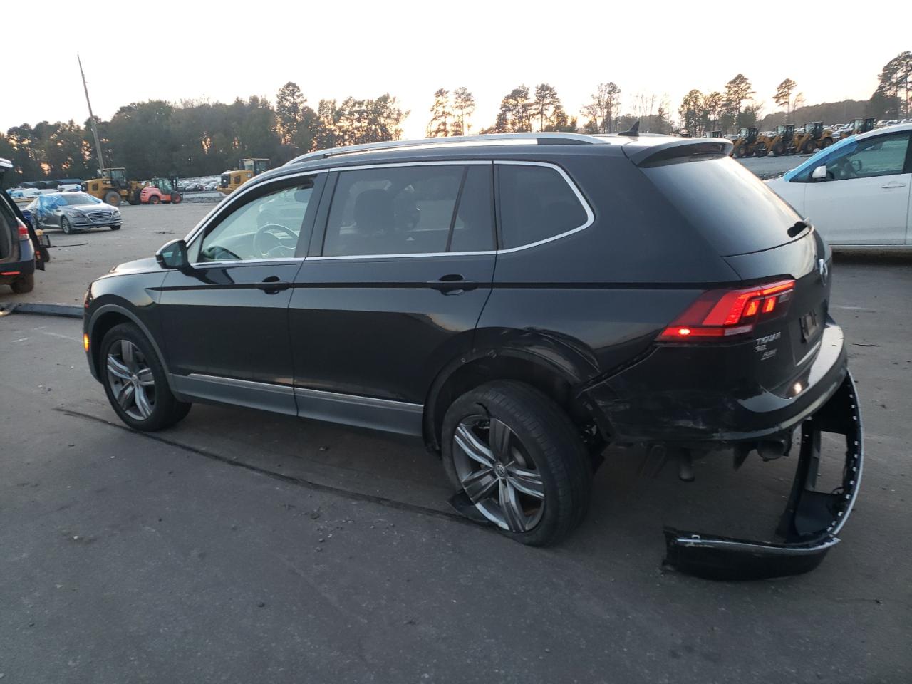 2020 Volkswagen Tiguan - Image 2