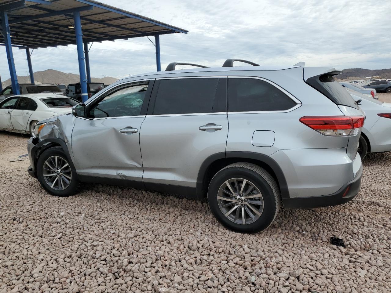 5TDKZRFH2KS559517 2019 TOYOTA HIGHLANDER - Image 2