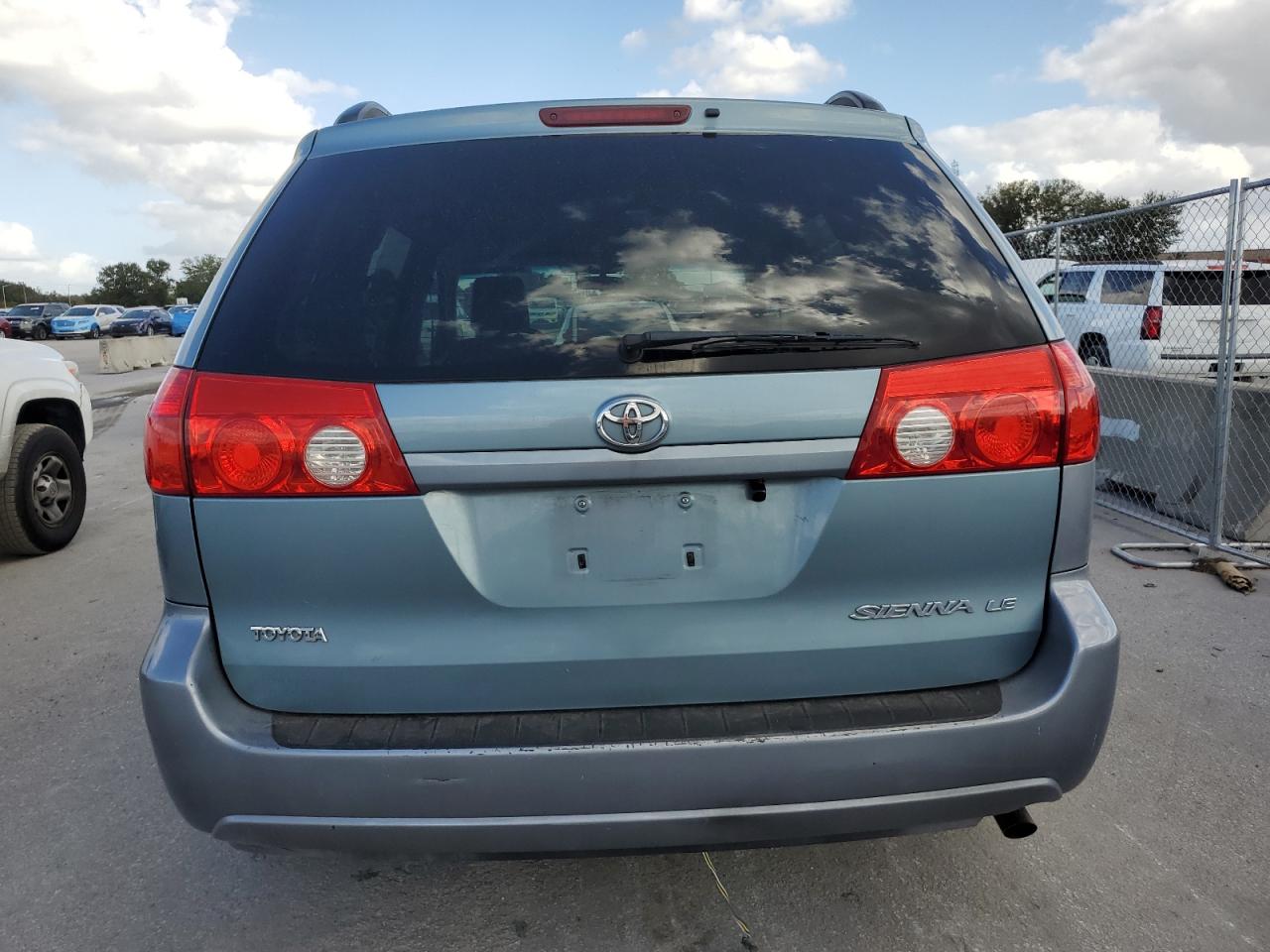 2009 Toyota Sienna - Image 6