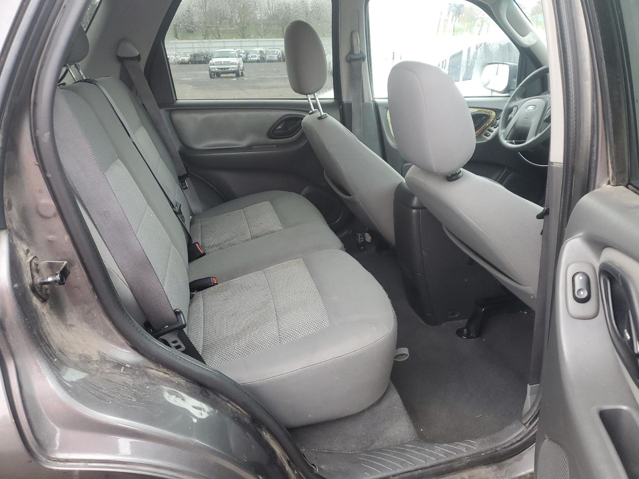 2005 Ford Escape - Image 11