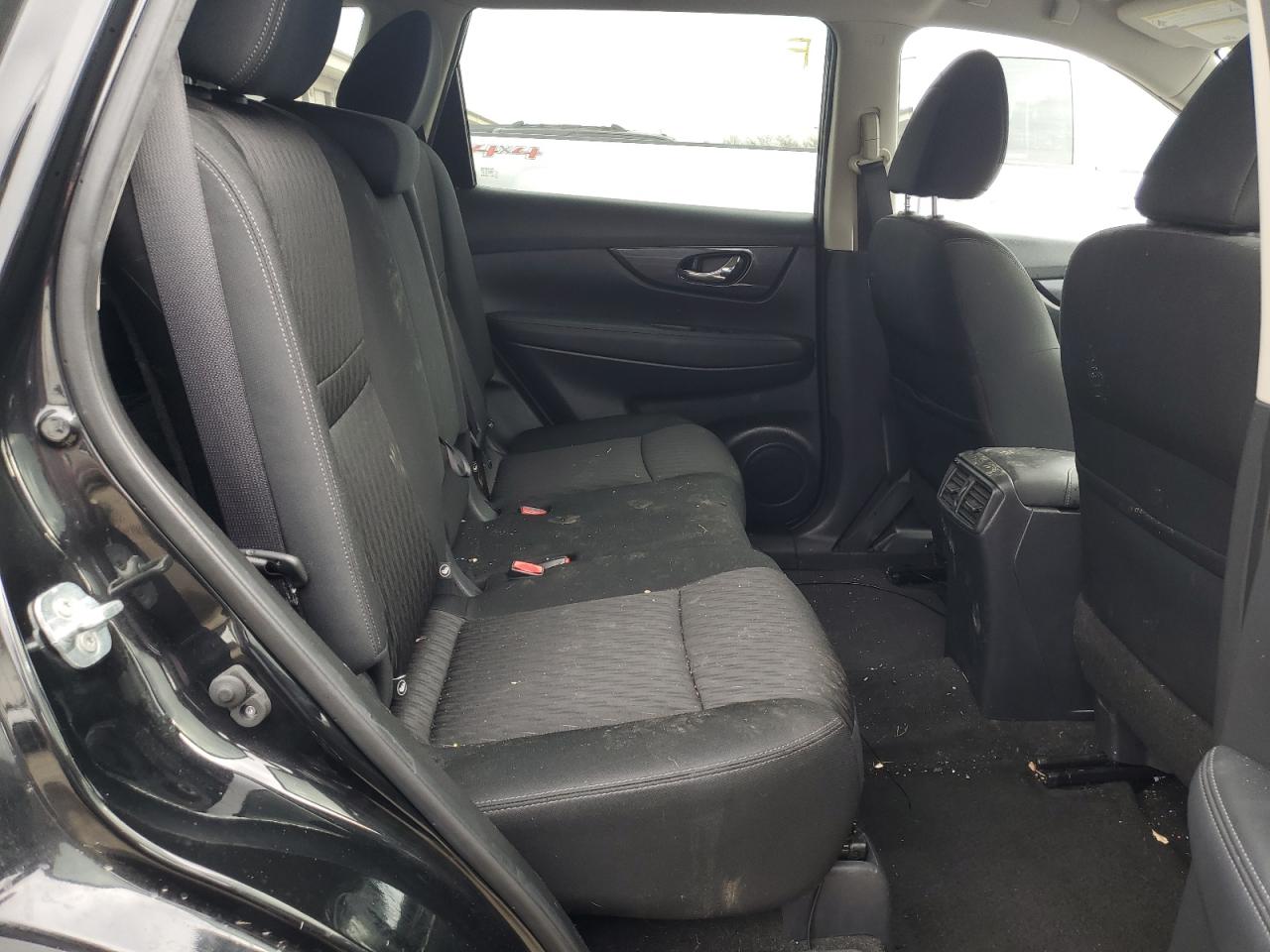 2018 Nissan Rogue - Image 11