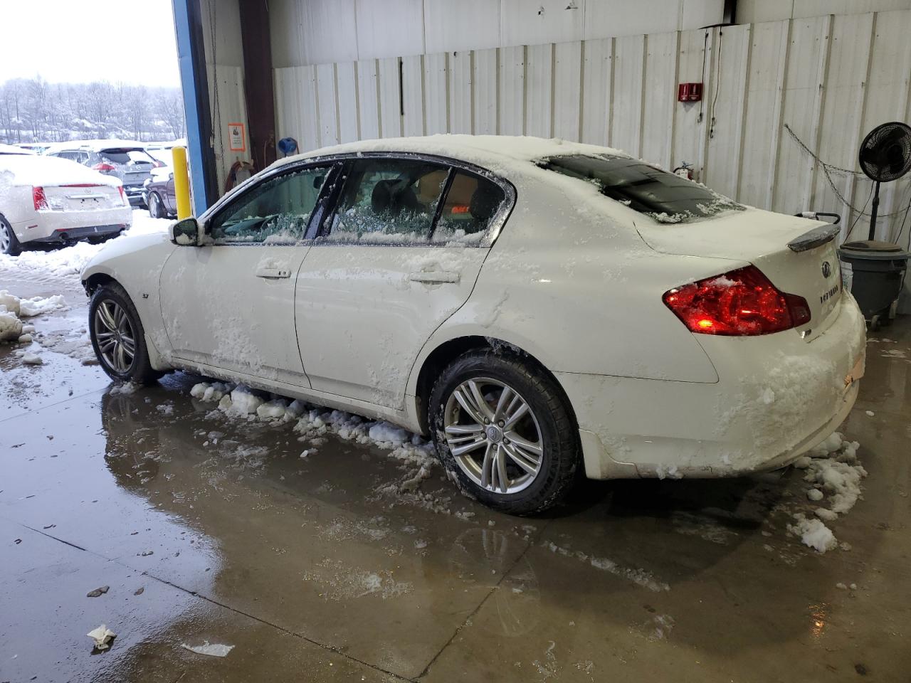 2015 Infiniti Q40 - Image 2