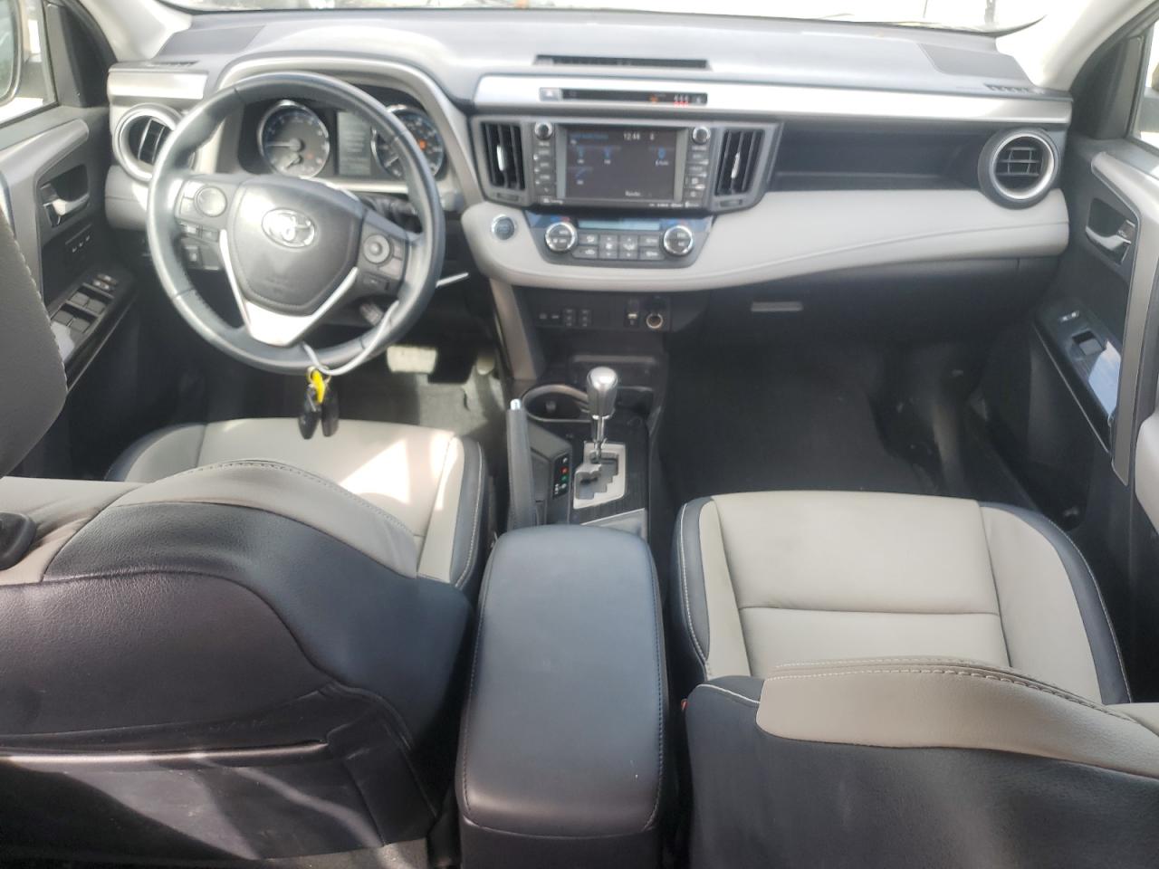 2017 Toyota RAV 4 - Image 8