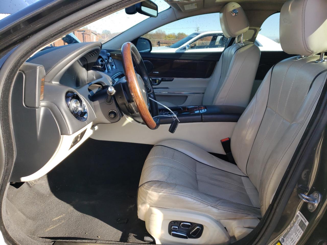 2015 Jaguar XJ - Image 7