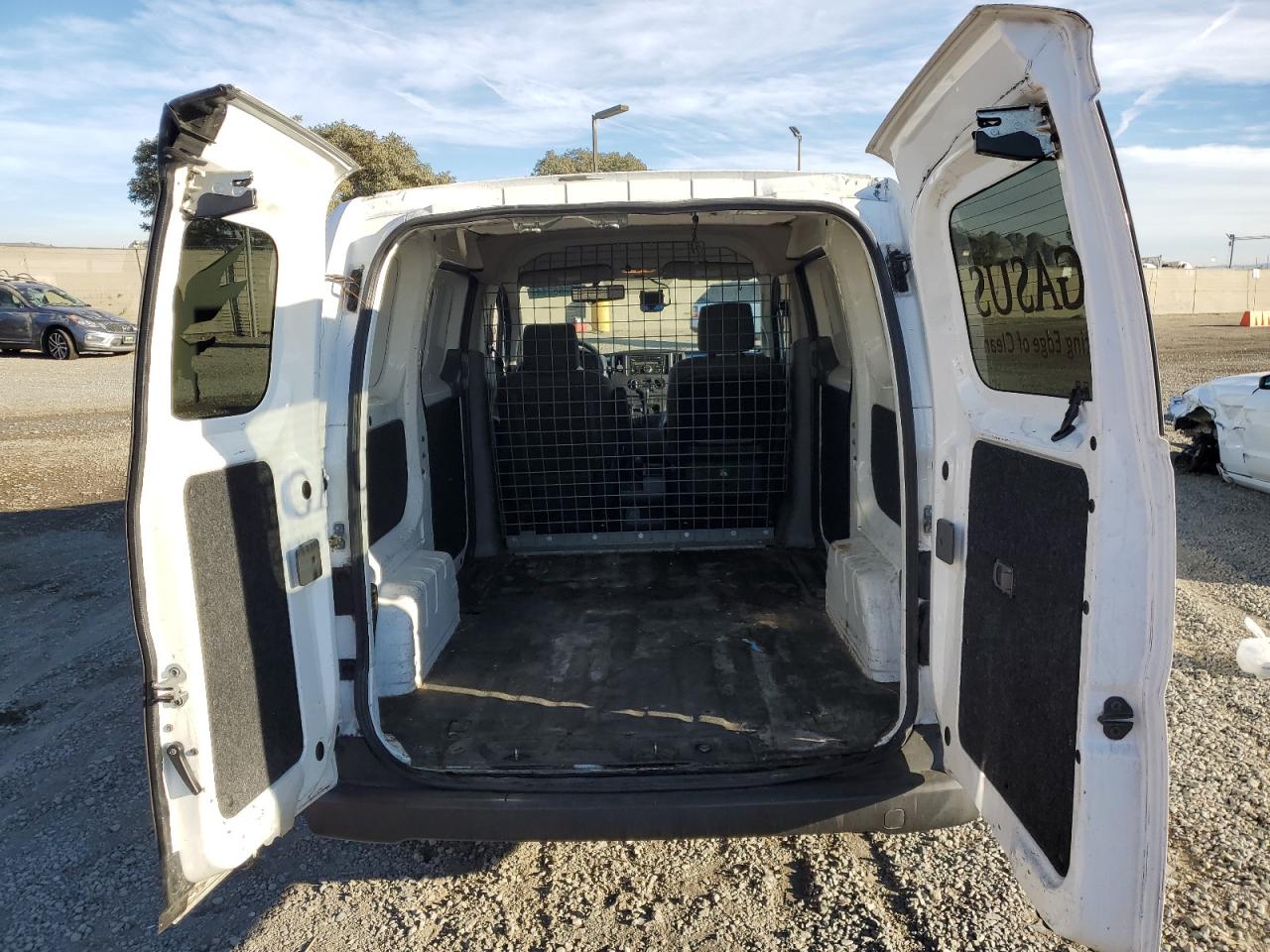2017 Nissan NV - Image 10