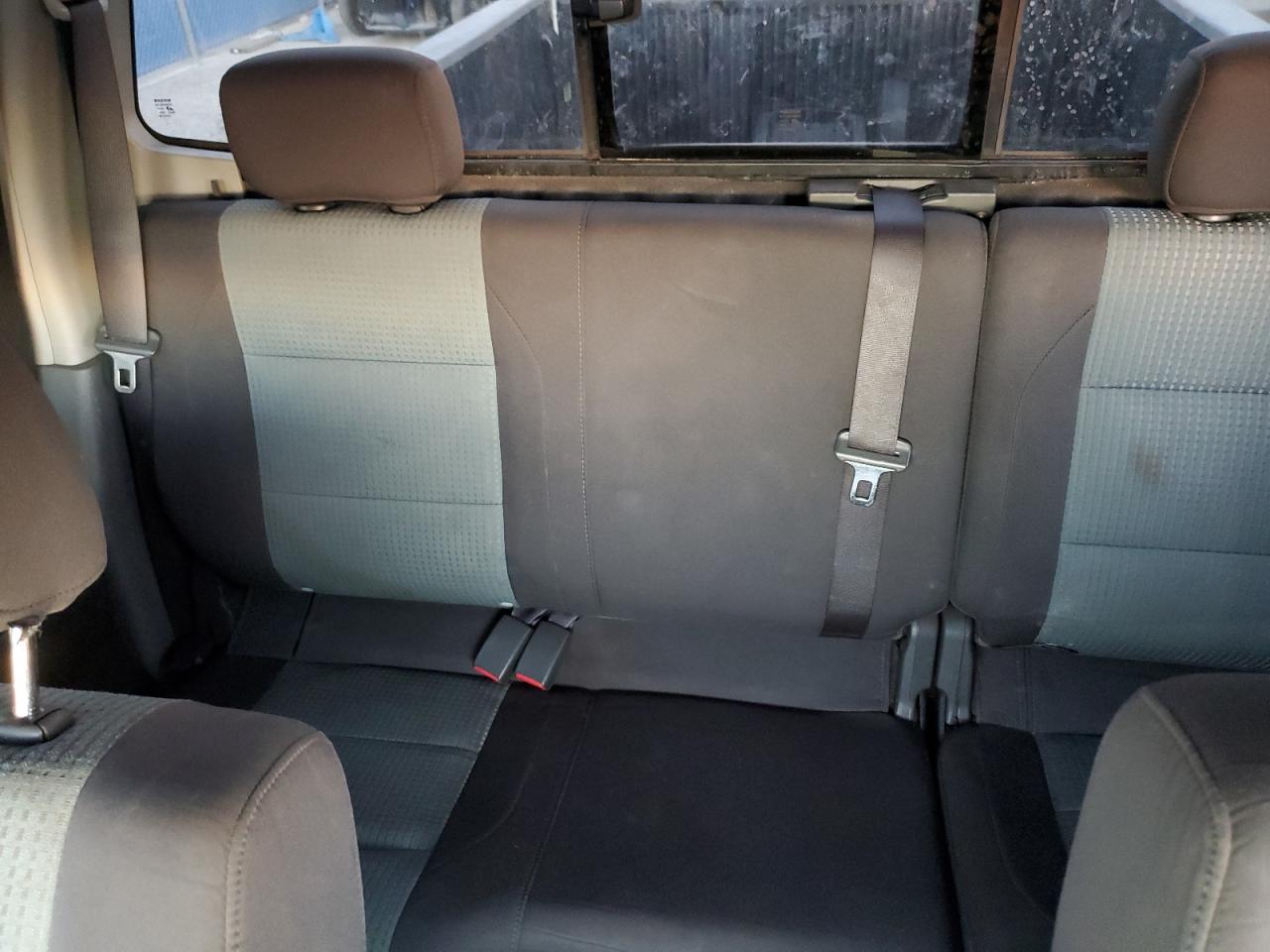 2005 Nissan Titan - Image 10