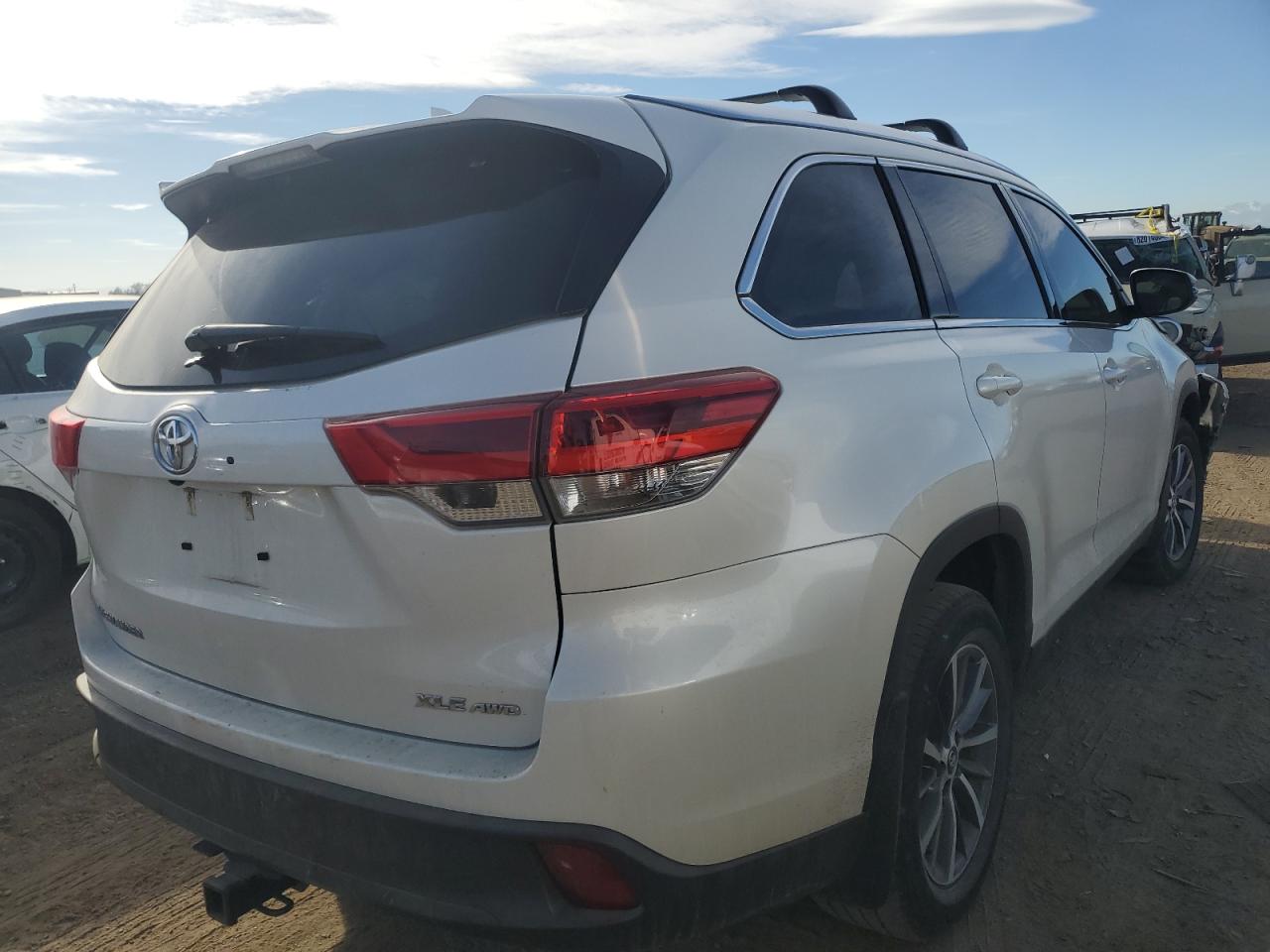 2019 Toyota Highlander - Image 3