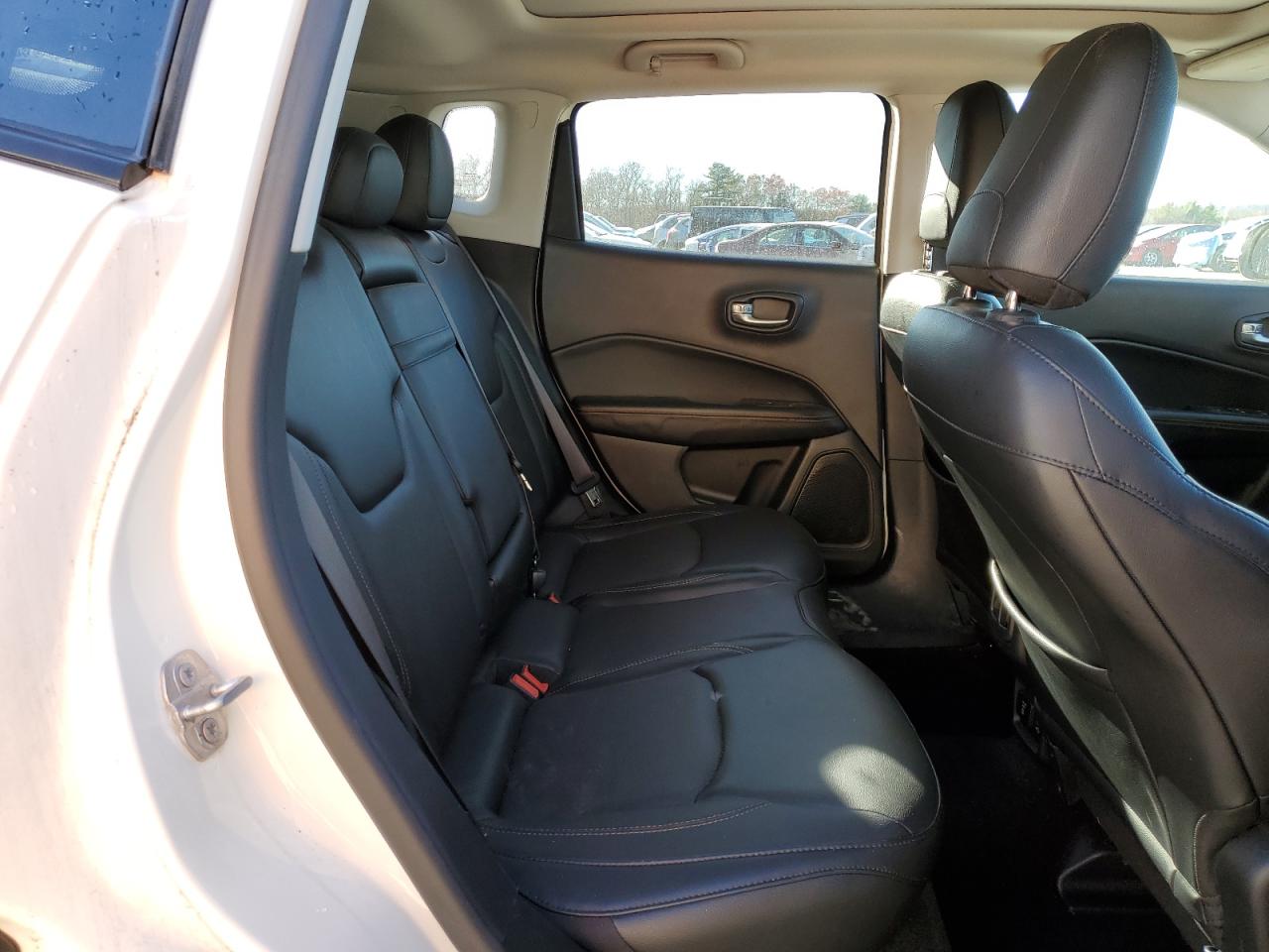 2018 Jeep Compass - Image 11