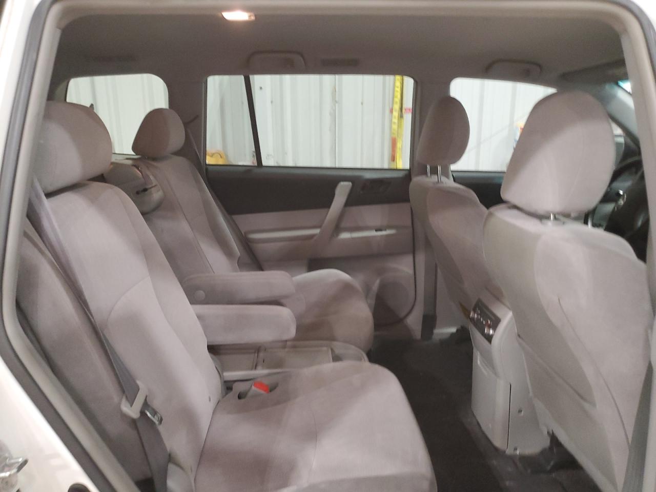 5TDZK3EH3BS036380 2011 Toyota Highlander Base